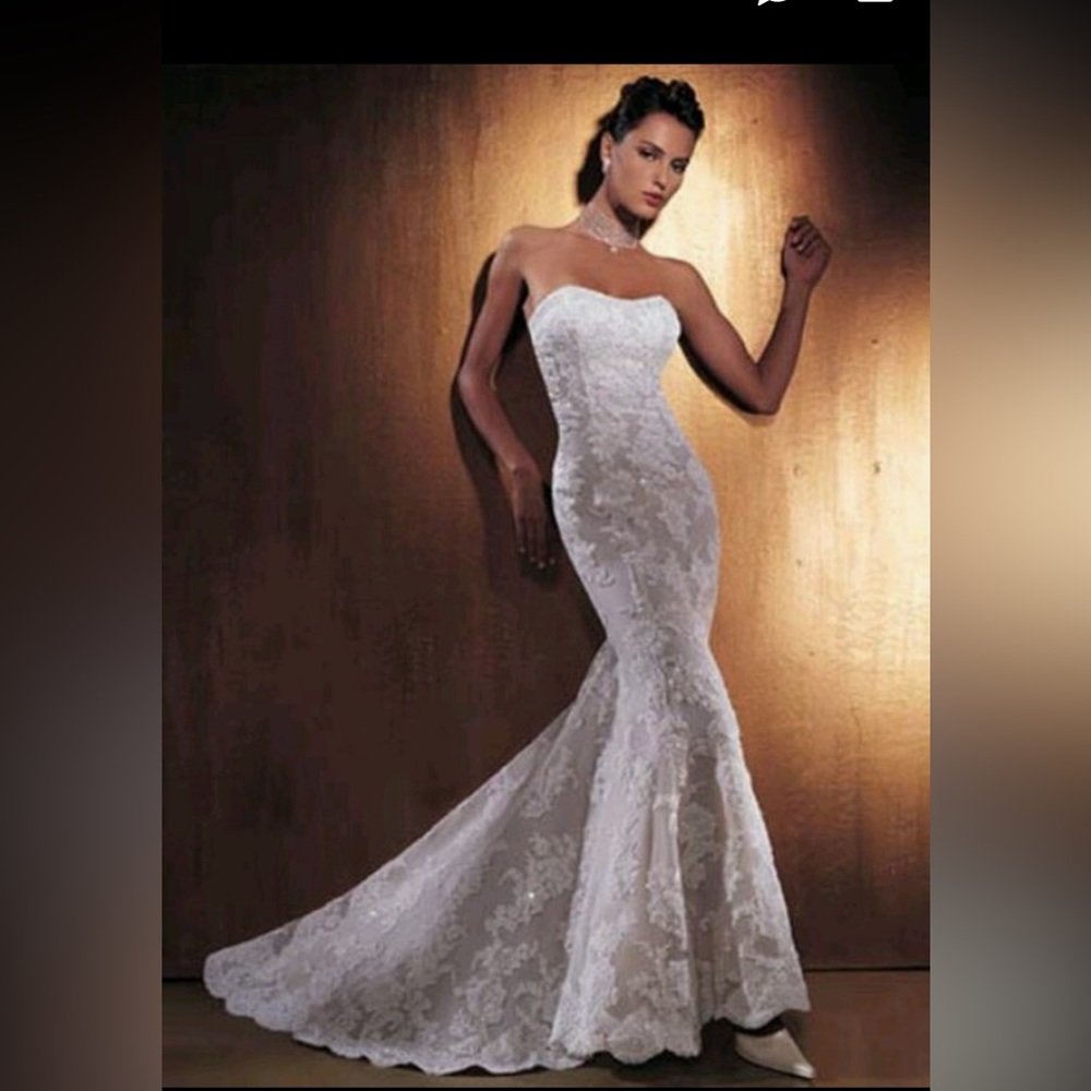 Demetrios Ilisa 900 wedding dress, size 4 worn once. No marks or blemishes.